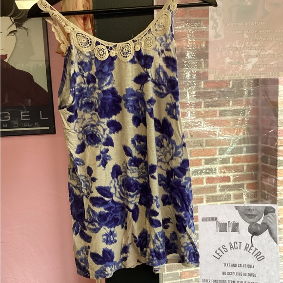 Y2K Waverly Blue and Cream Floral Lace Tank Top - Picture 5 of 5